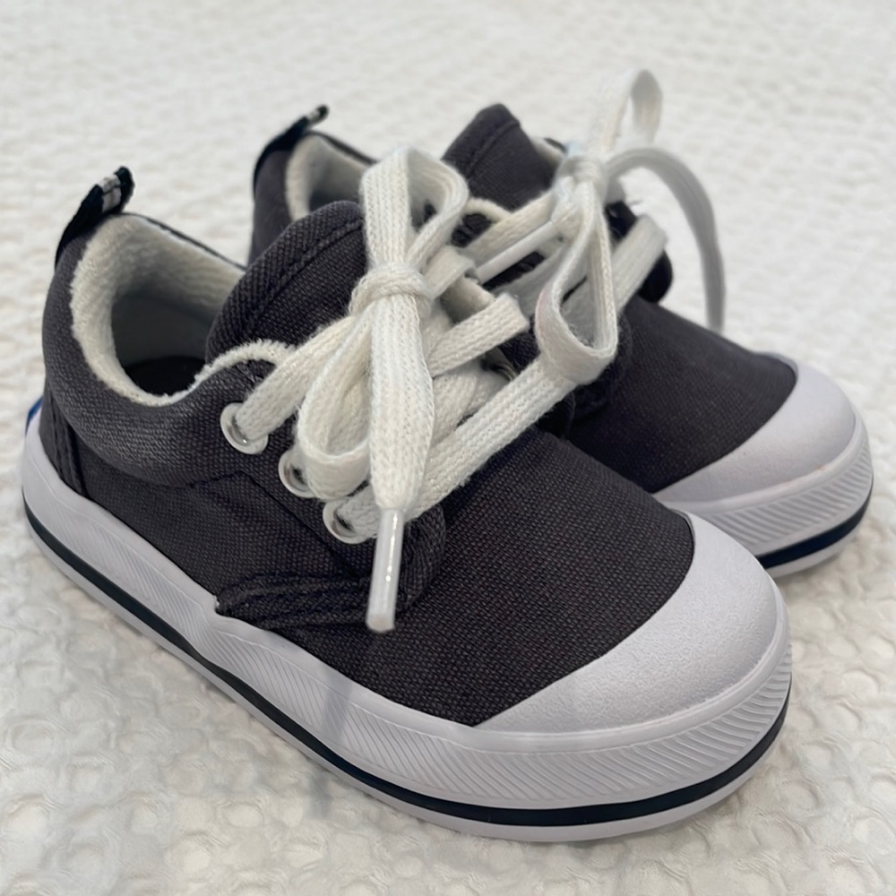 Keds dark grey Graham sneakers; size 4